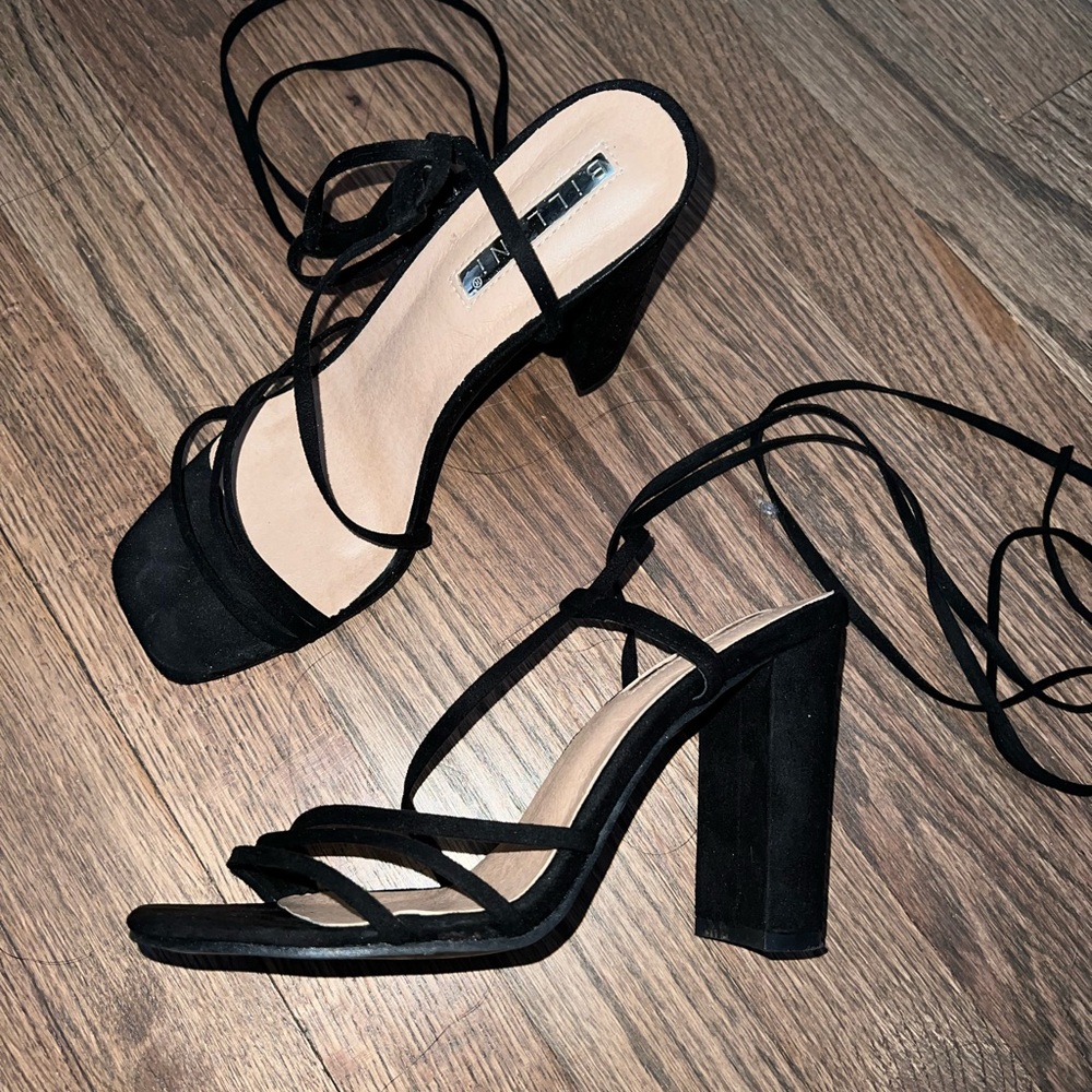 In Good Condition Only Wore Once For A Party - image 4